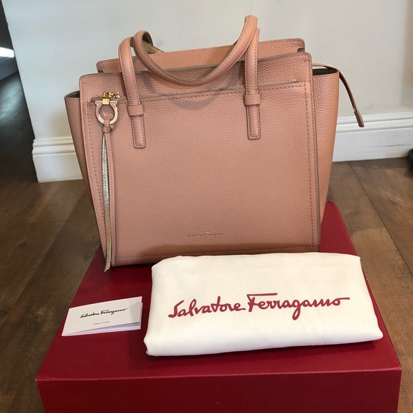salvatore ferragamo amy medium leather tote